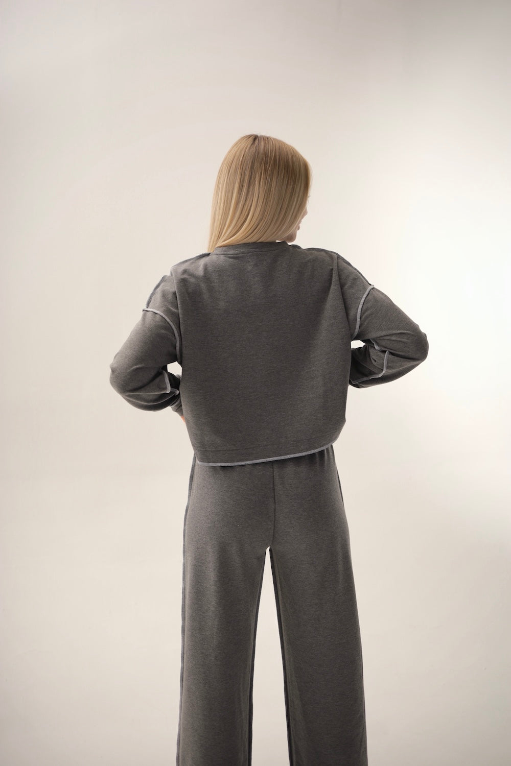Ensemble de survêtement gris anthracite en coton femme 2 pièces – coutures apparentes et style oversize